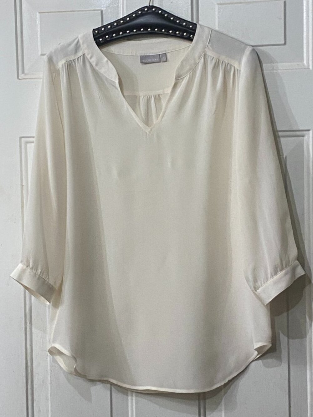 Ellie Kai 100% Silk Ivory Blouse Popover Sz 2 (S) 3/4 Sleeve V-Nec